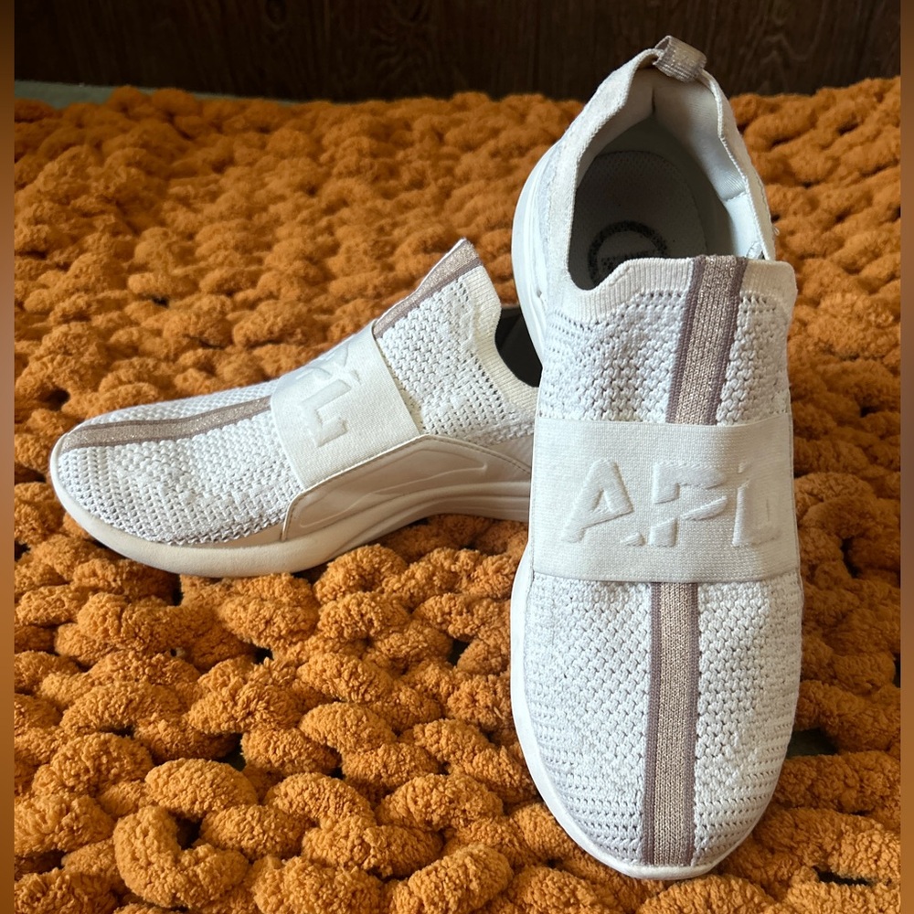 Women’s APL Techloom Bliss running shoe sz 8.5 rare!